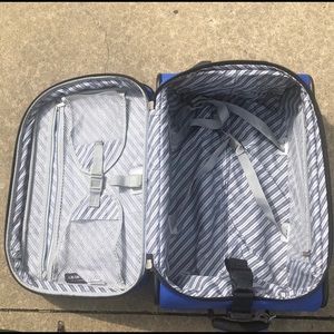 Delsey Suitcase 22 x 14 x 10. (Carry on size).